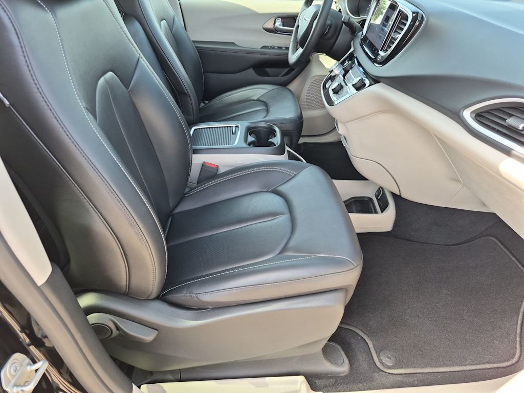 Thumbnail: 2024 Chrysler Pacifica - 27