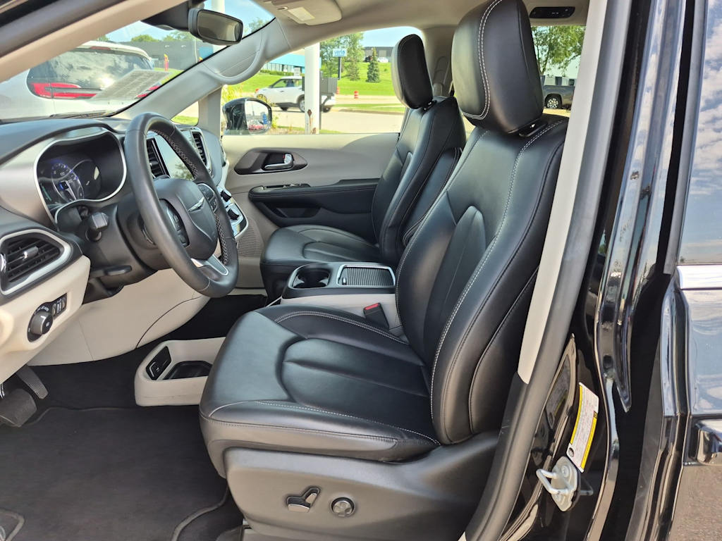 Thumbnail: 2024 Chrysler Pacifica - 10