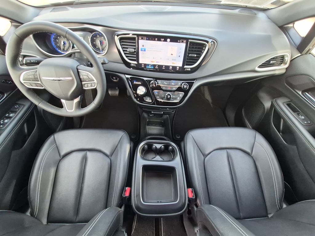 Thumbnail: 2026 Chrysler Pacifica - 8