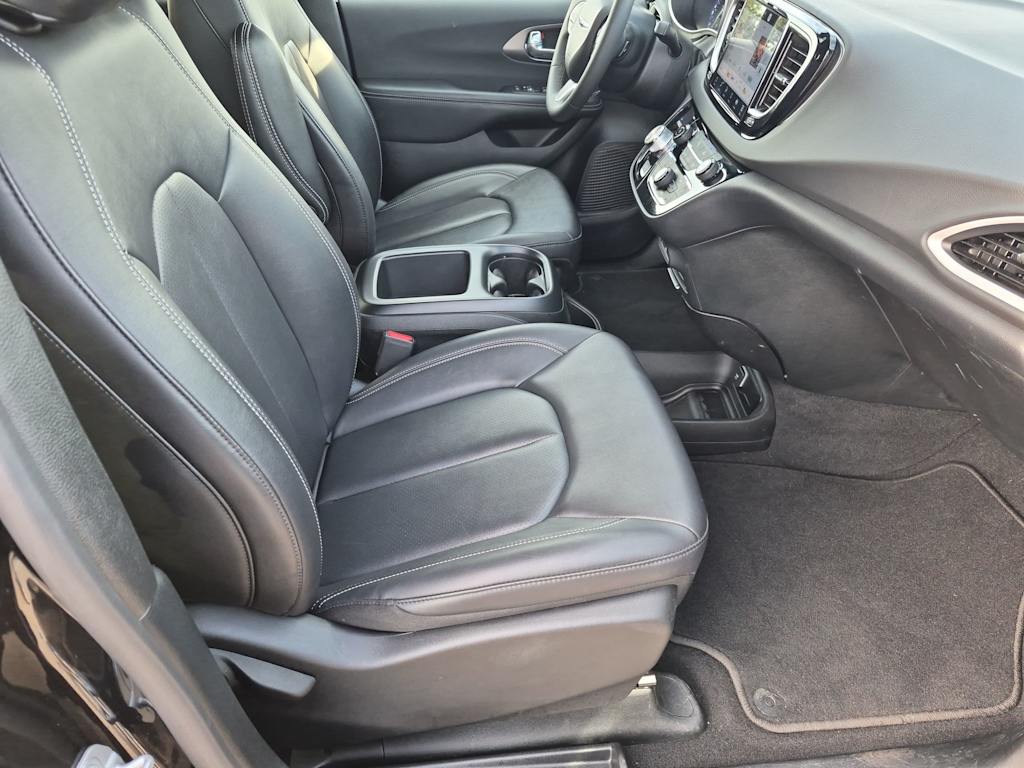 Thumbnail: 2026 Chrysler Pacifica - 27