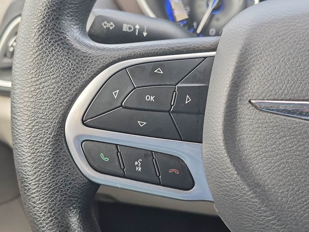 Thumbnail: 2021 Chrysler Voyager - 27