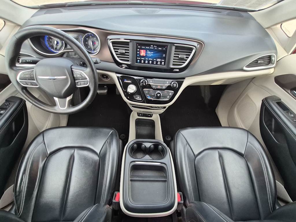 Thumbnail: 2021 Chrysler Voyager - 9