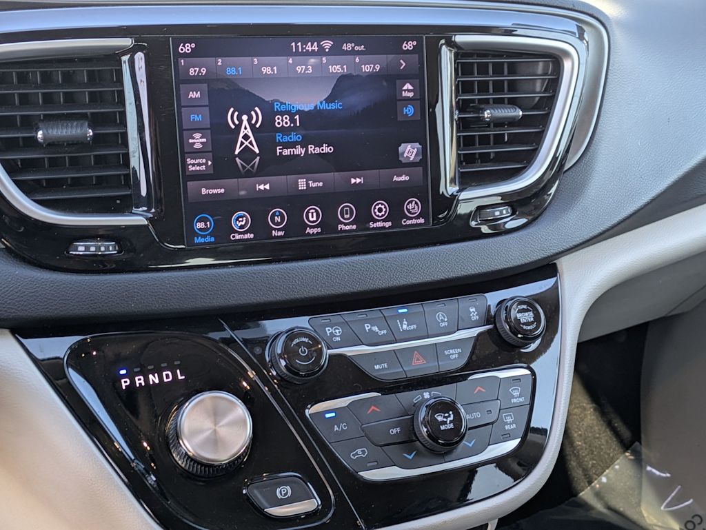 Thumbnail: 2020 Chrysler Pacifica - 14