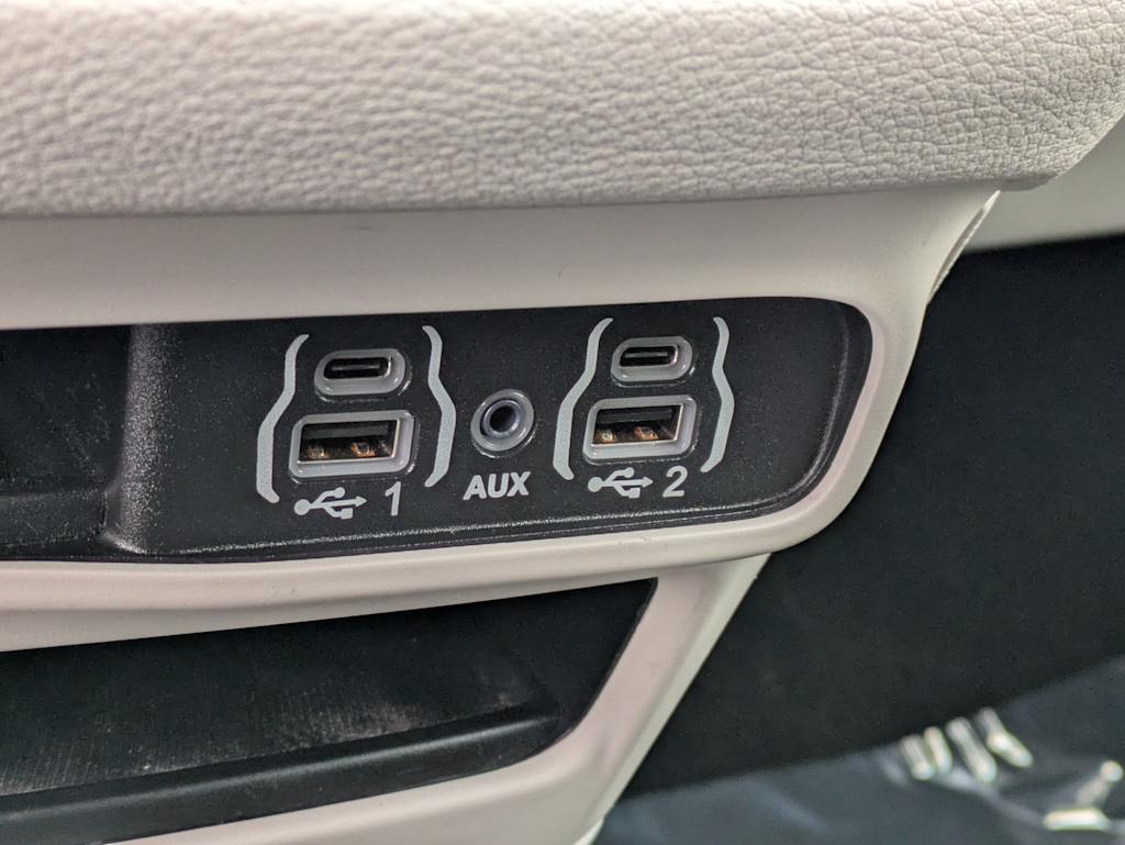 Thumbnail: 2021 Chrysler Pacifica - 31