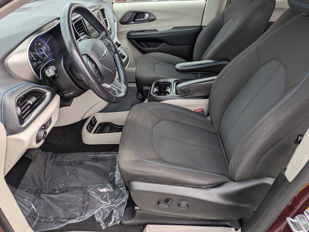 Thumbnail: 2021 Chrysler Pacifica - 10