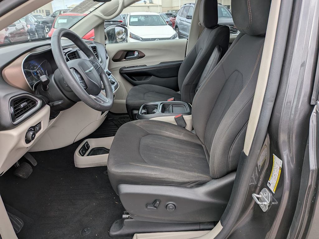 Thumbnail: 2018 Chrysler Pacifica - 10