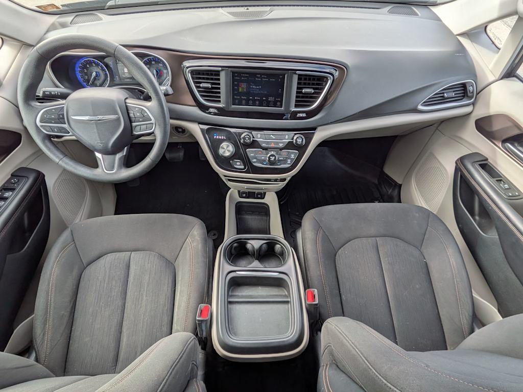 Thumbnail: 2018 Chrysler Pacifica - 9