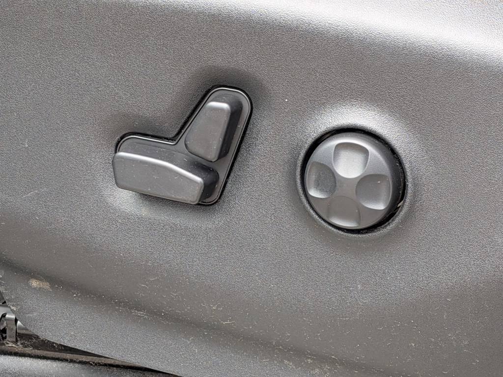 Thumbnail: 2018 Chrysler Pacifica - 25