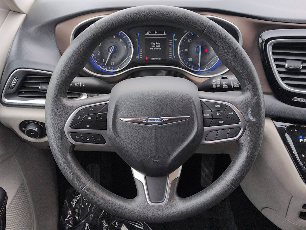 Thumbnail: 2018 Chrysler Pacifica - 11