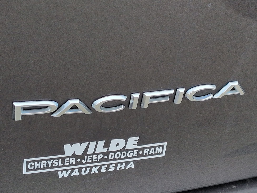 Thumbnail: 2018 Chrysler Pacifica - 5
