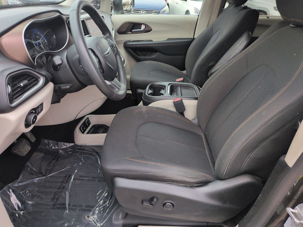 Thumbnail: 2018 Chrysler Pacifica - 8