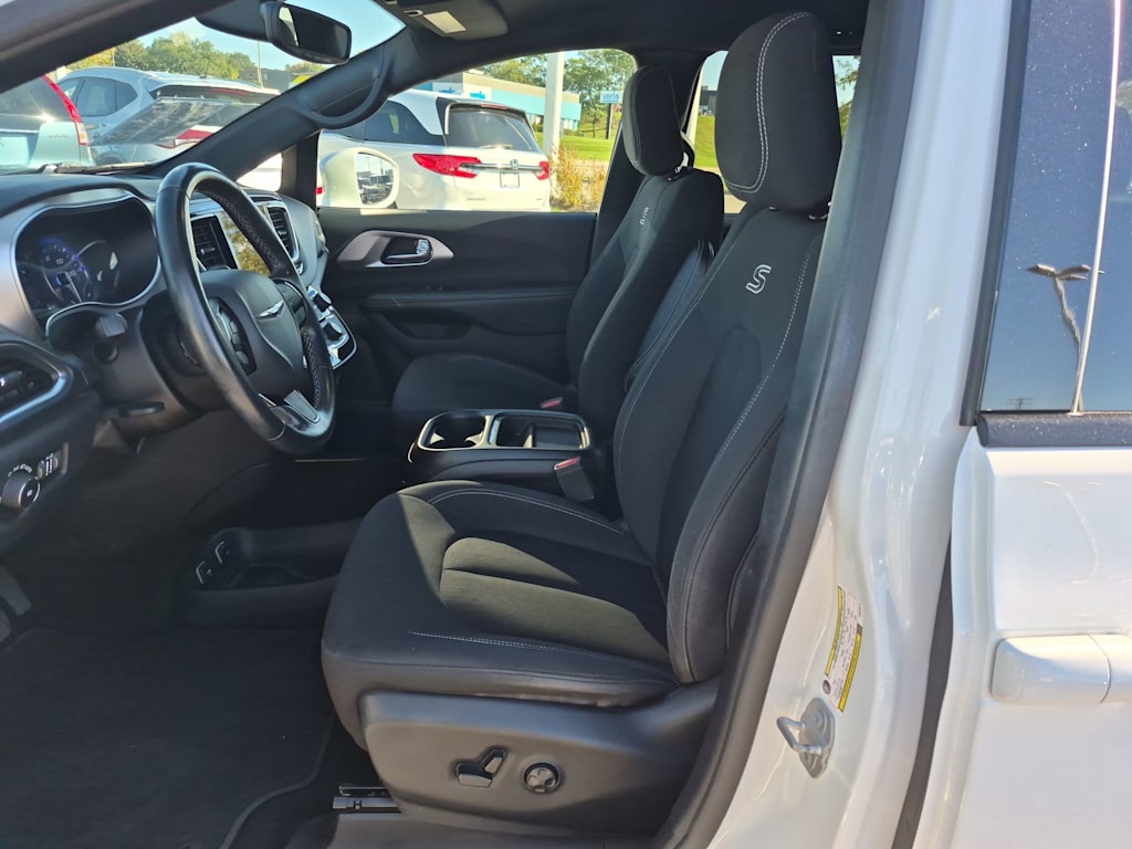 Thumbnail: 2019 Chrysler Pacifica - 10
