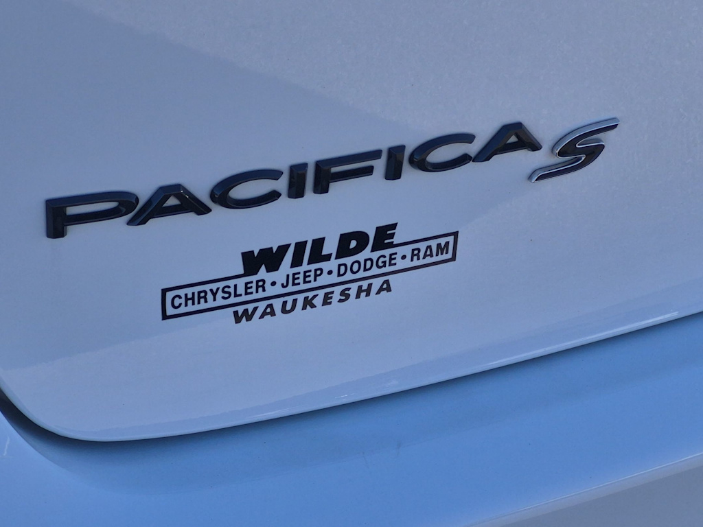 Thumbnail: 2019 Chrysler Pacifica - 7