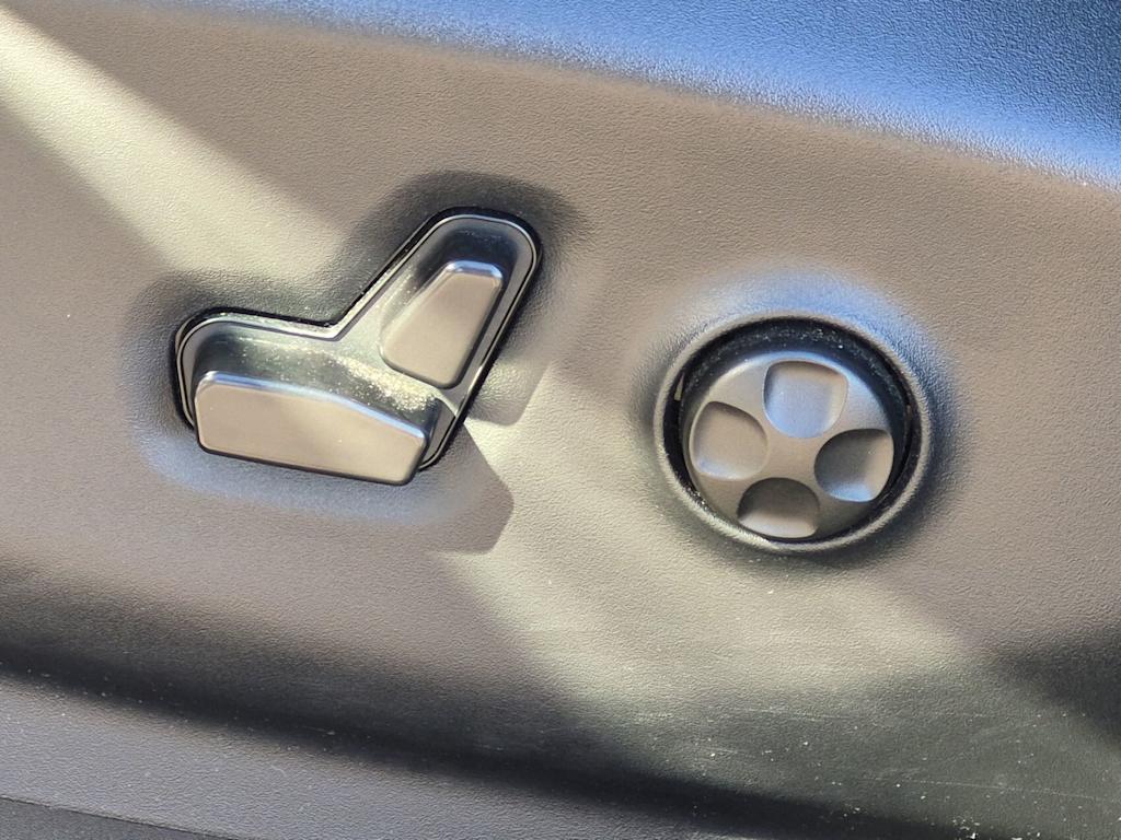 Thumbnail: 2025 Chrysler Pacifica - 18