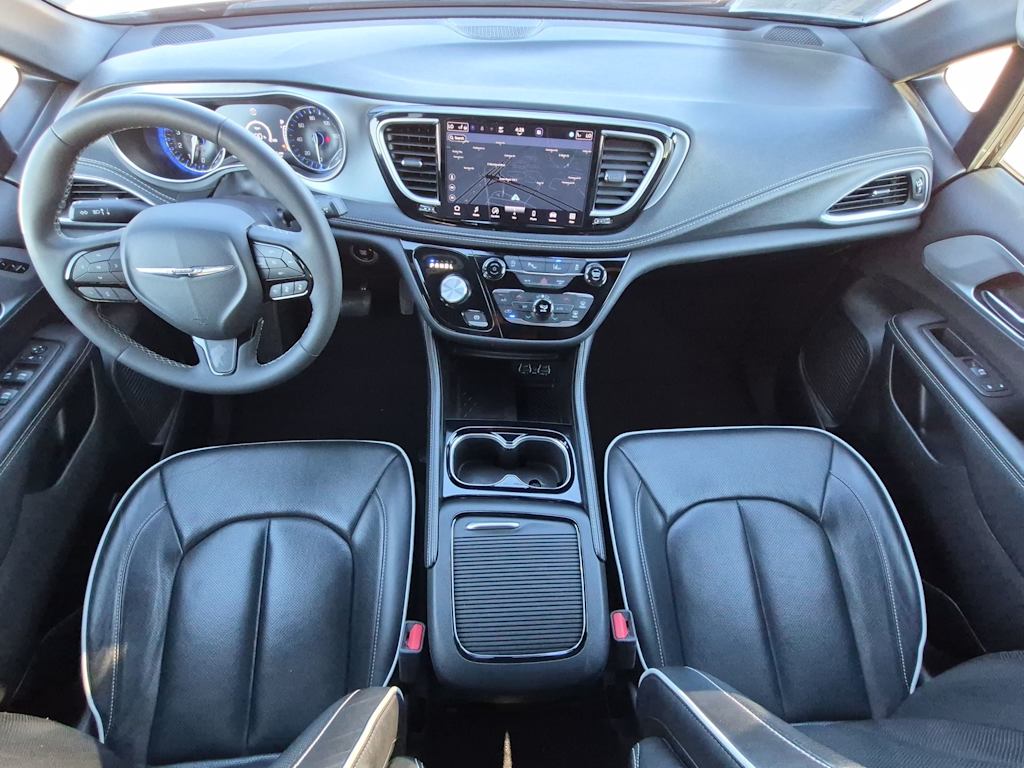 Thumbnail: 2025 Chrysler Pacifica - 9