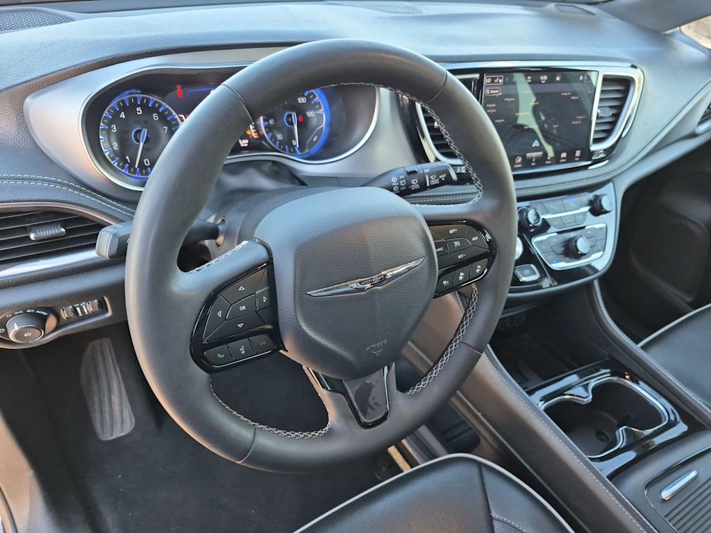 Thumbnail: 2025 Chrysler Pacifica - 2