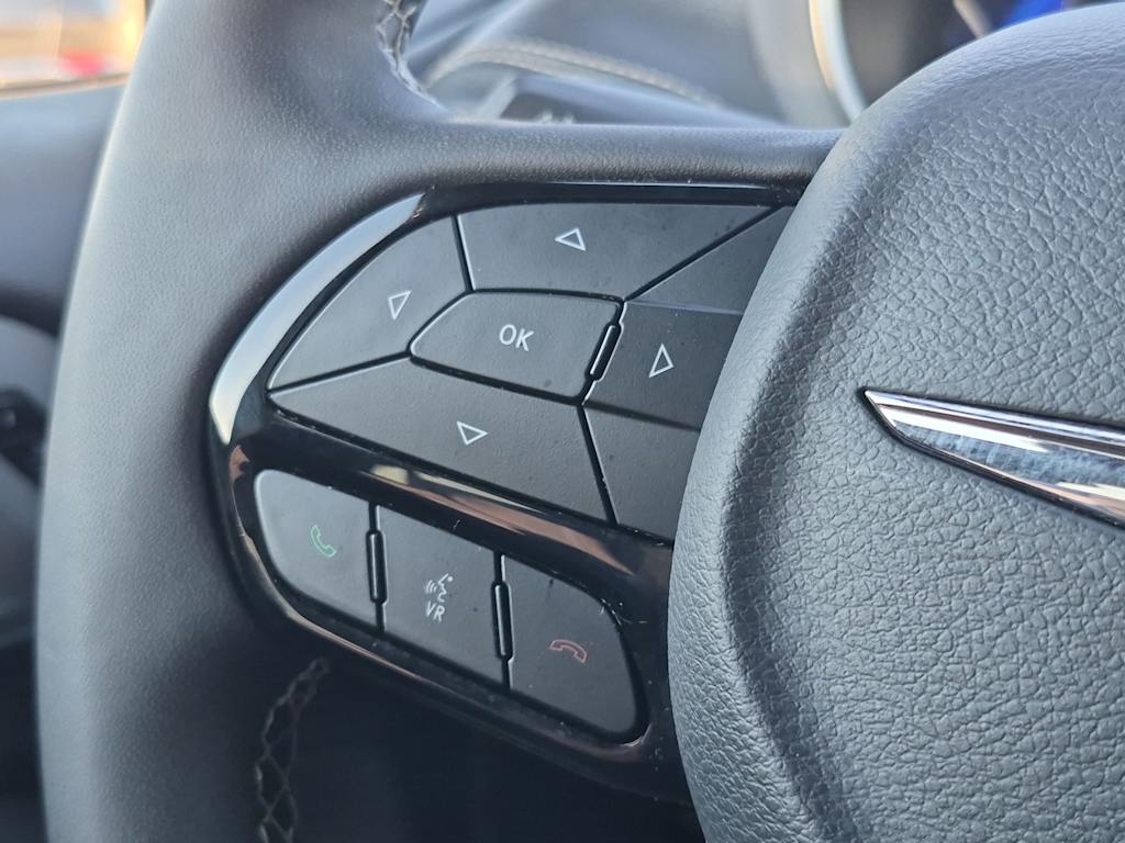 Thumbnail: 2025 Chrysler Pacifica - 30