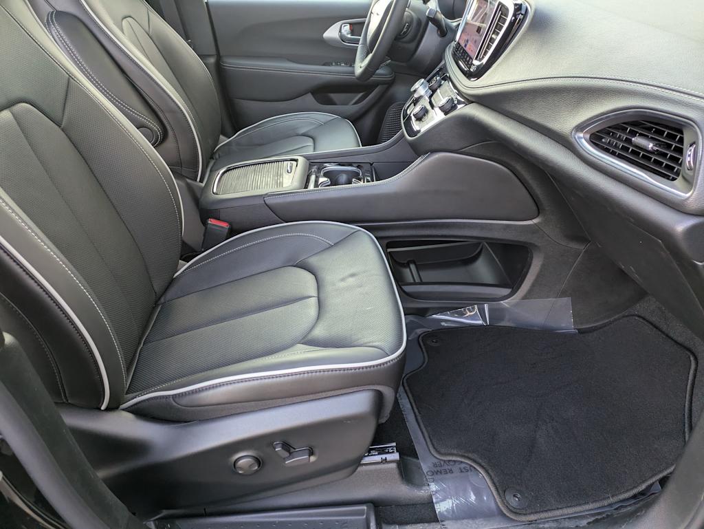 Thumbnail: 2026 Chrysler Pacifica - 25