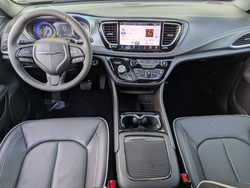 Thumbnail: 2026 Chrysler Pacifica - 7