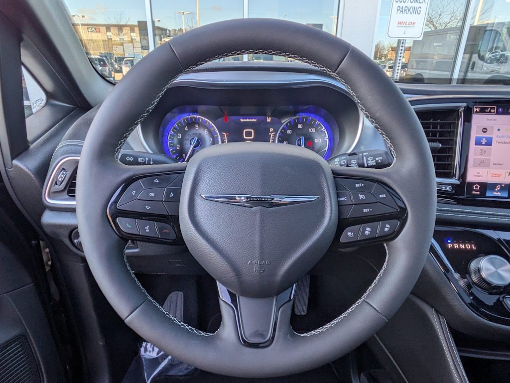 Thumbnail: 2026 Chrysler Pacifica - 11