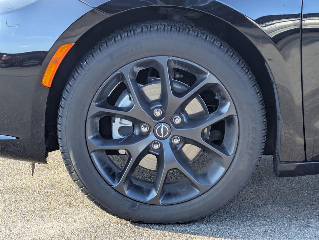 Thumbnail: 2026 Chrysler Pacifica - 6