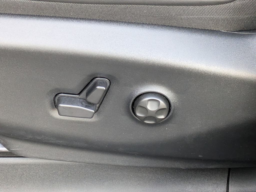 Thumbnail: 2026 Chrysler Pacifica - 21