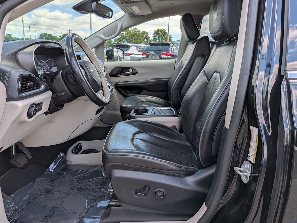 Thumbnail: 2020 Chrysler Pacifica - 9