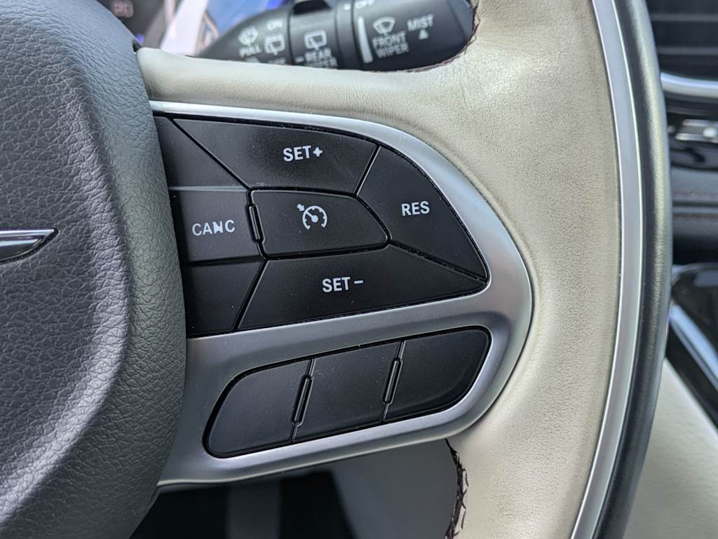 Thumbnail: 2017 Chrysler Pacifica - 30