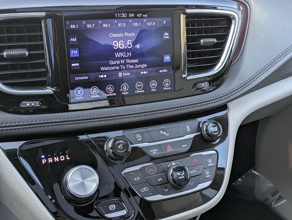 Thumbnail: 2017 Chrysler Pacifica - 14