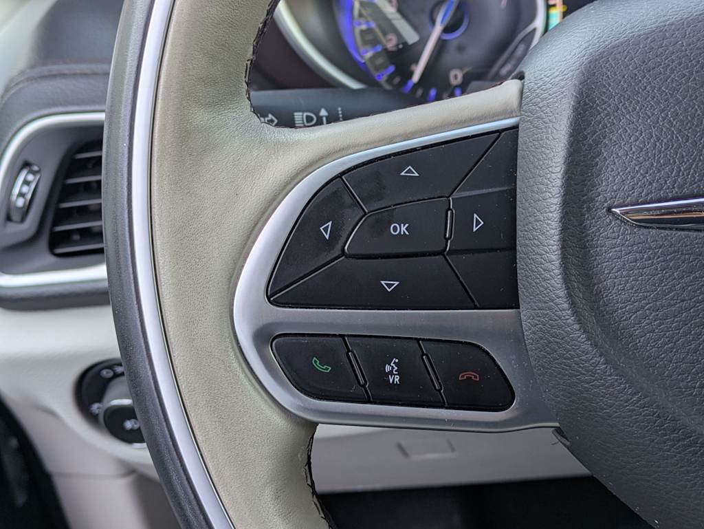 Thumbnail: 2017 Chrysler Pacifica - 29