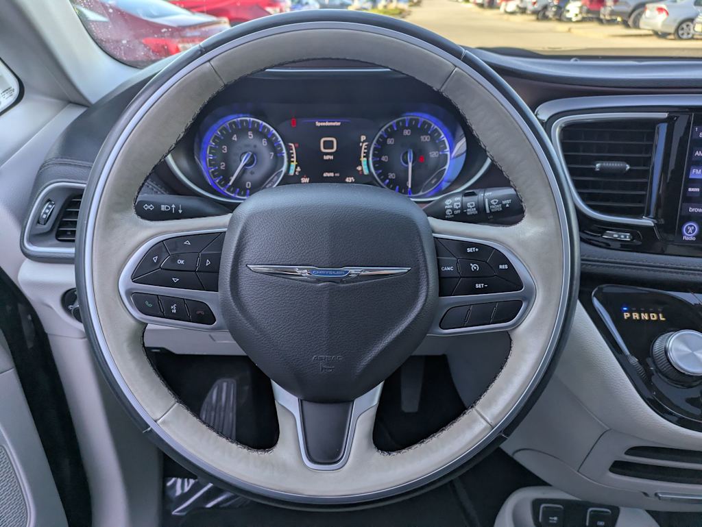 Thumbnail: 2017 Chrysler Pacifica - 13