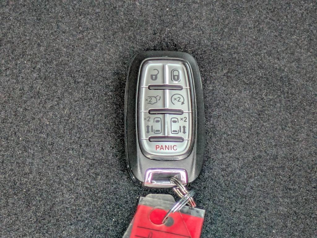 Thumbnail: 2017 Chrysler Pacifica - 17