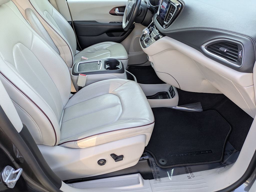 Thumbnail: 2017 Chrysler Pacifica - 28