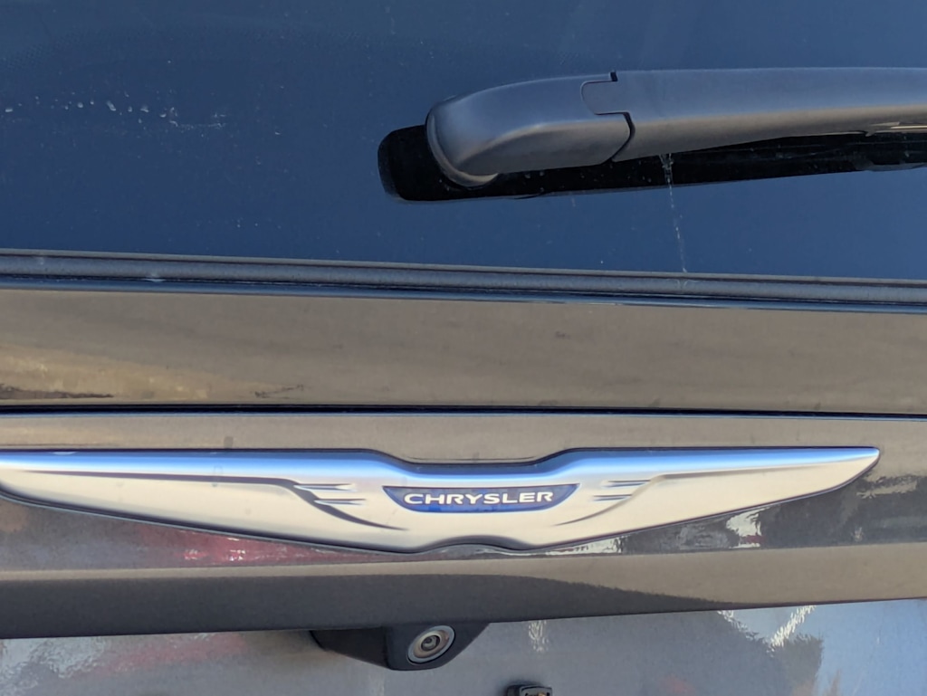 Thumbnail: 2017 Chrysler Pacifica - 7