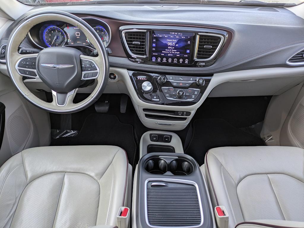 Thumbnail: 2017 Chrysler Pacifica - 9