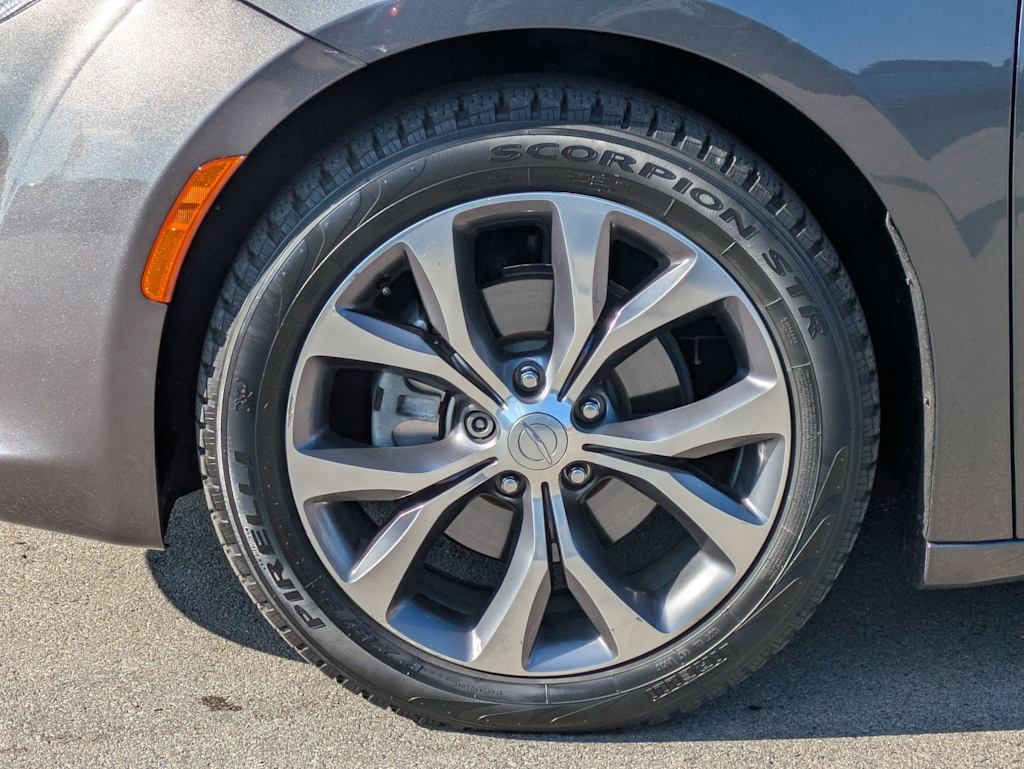 Thumbnail: 2017 Chrysler Pacifica - 8