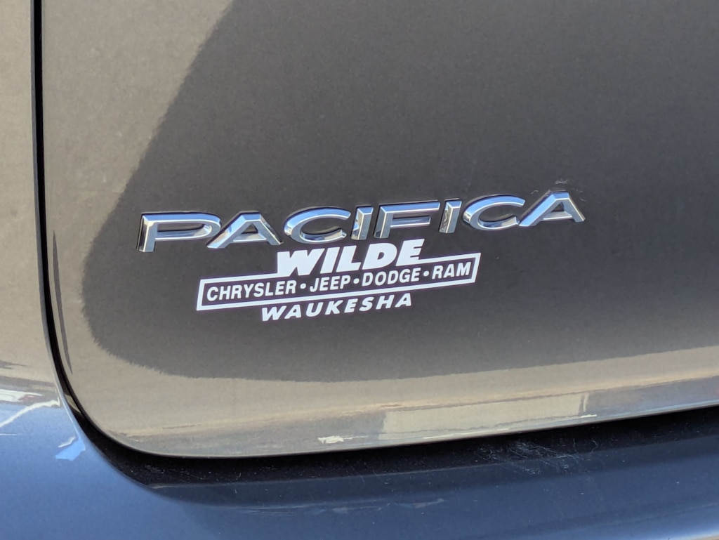 Thumbnail: 2017 Chrysler Pacifica - 23