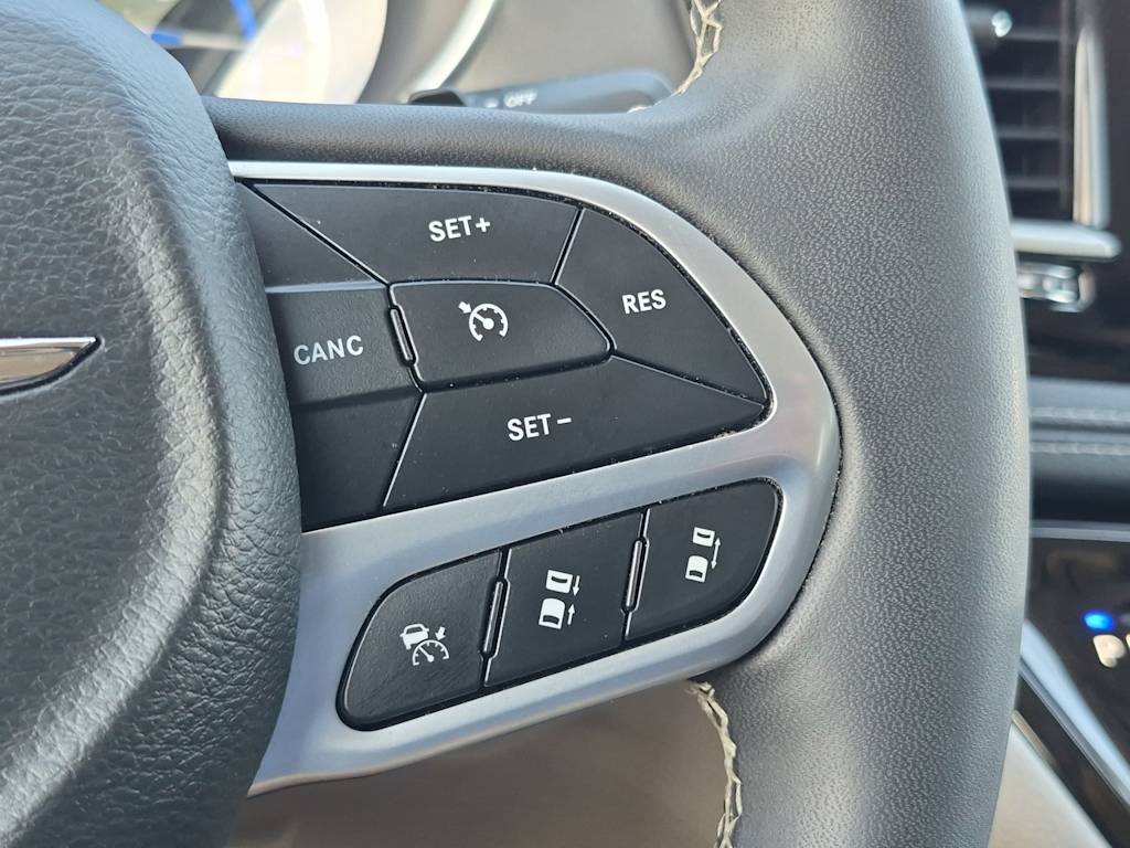Thumbnail: 2023 Chrysler Pacifica - 28