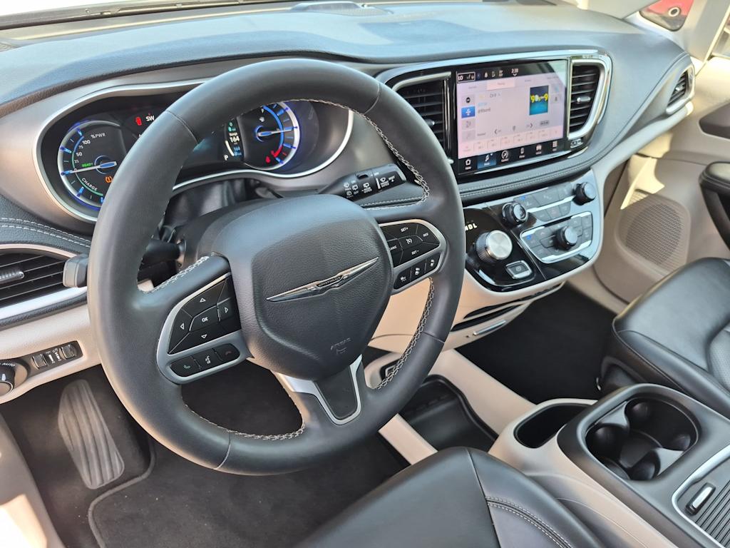 Thumbnail: 2023 Chrysler Pacifica - 2