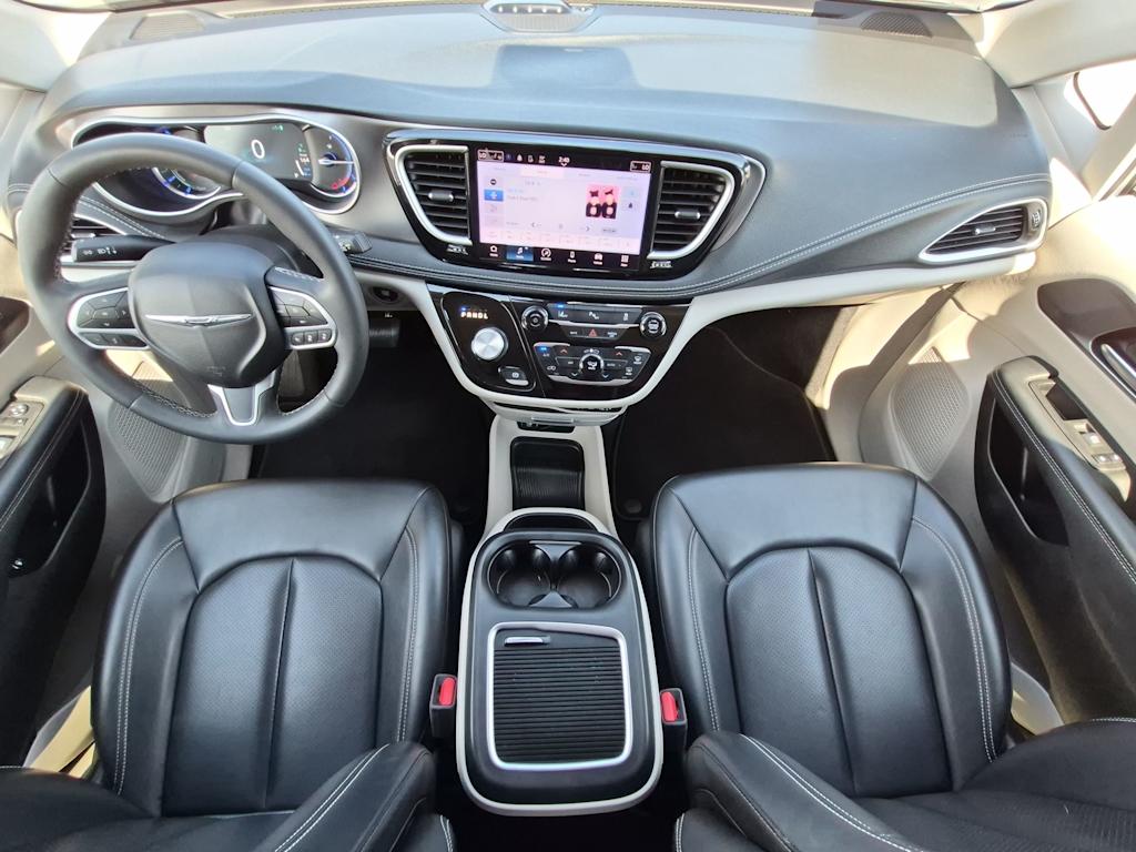 Thumbnail: 2023 Chrysler Pacifica - 9