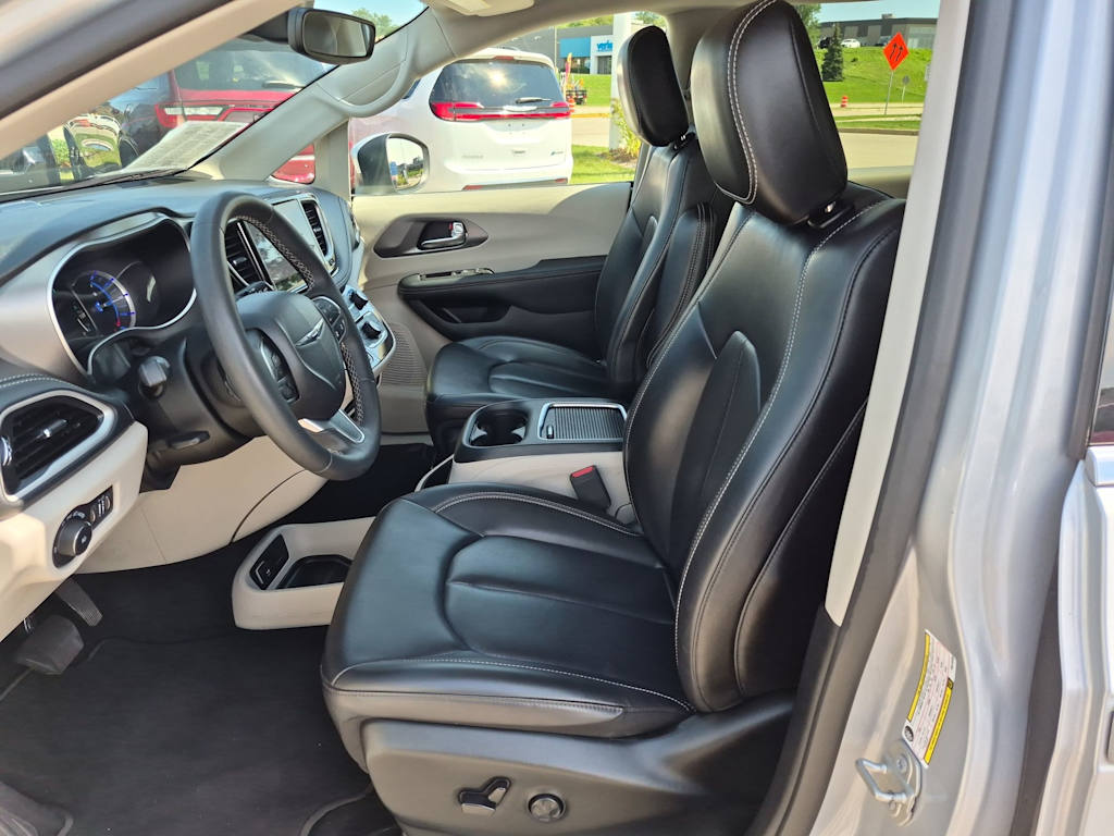 Thumbnail: 2023 Chrysler Pacifica - 10
