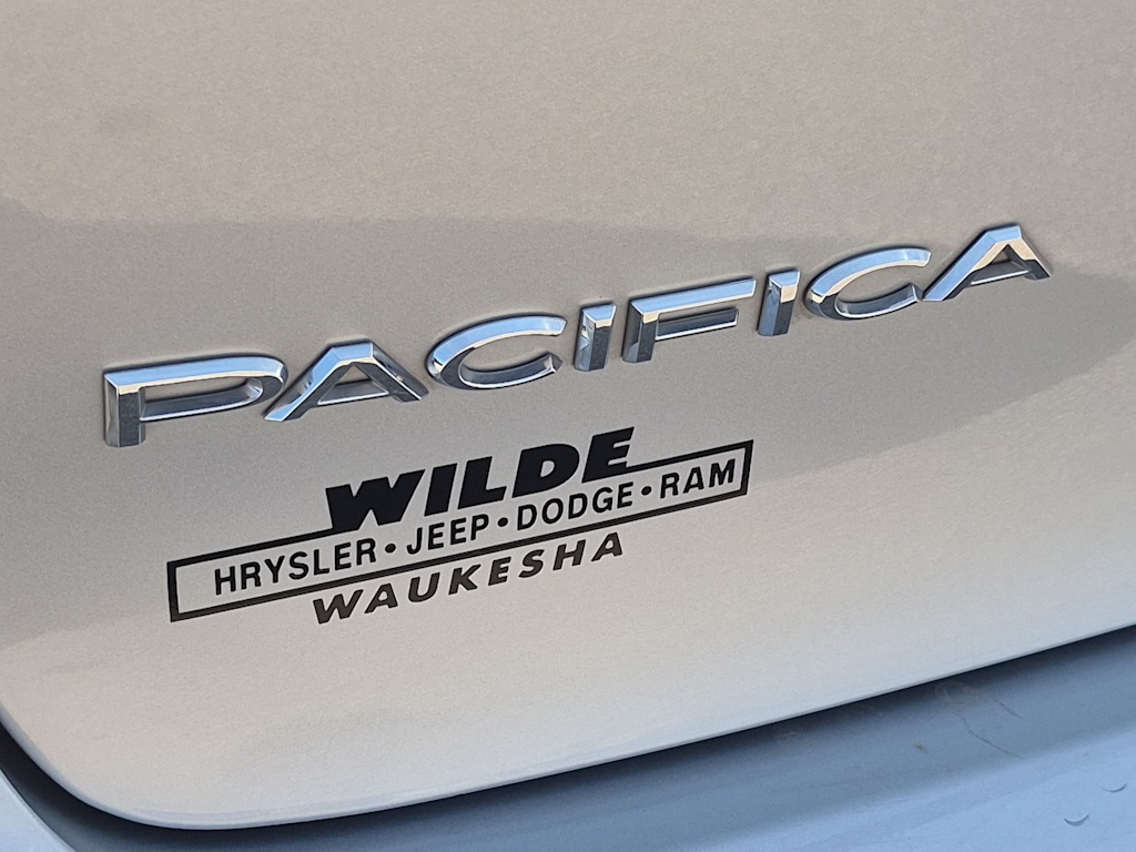 Thumbnail: 2023 Chrysler Pacifica - 7