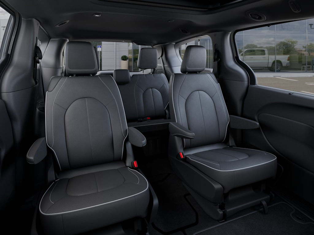 Thumbnail: 2026 Chrysler Pacifica - 10