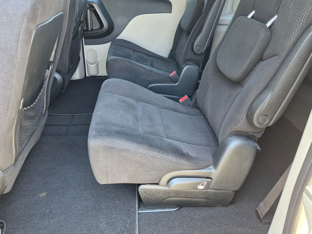 Thumbnail: 2015 Dodge Grand Caravan - 23
