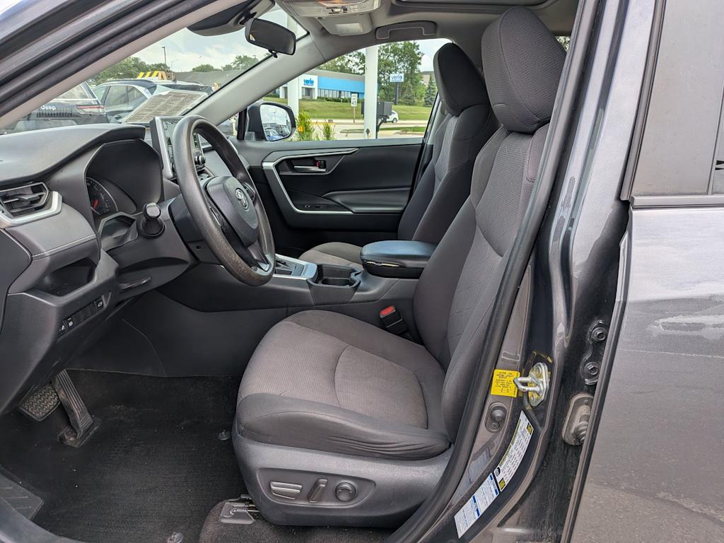 Thumbnail: 2019 Toyota RAV4 - 9