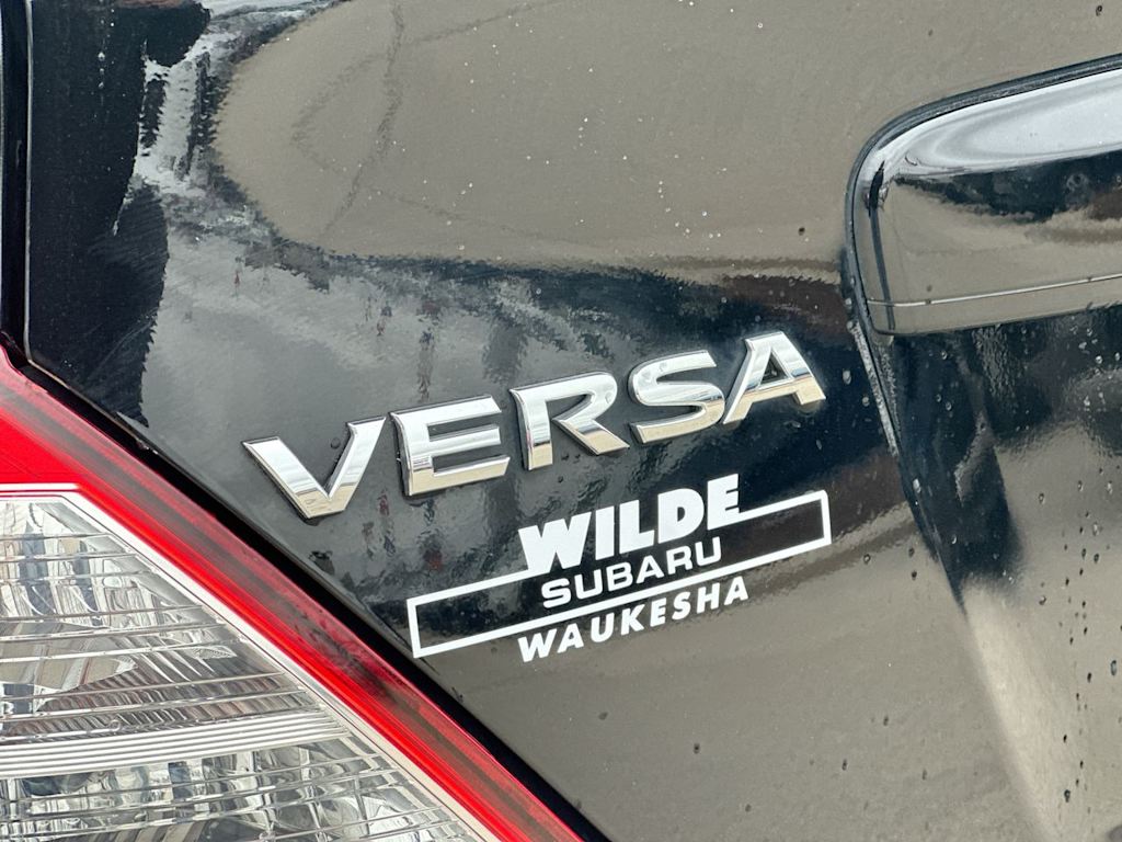 2019 Nissan Versa SV 6