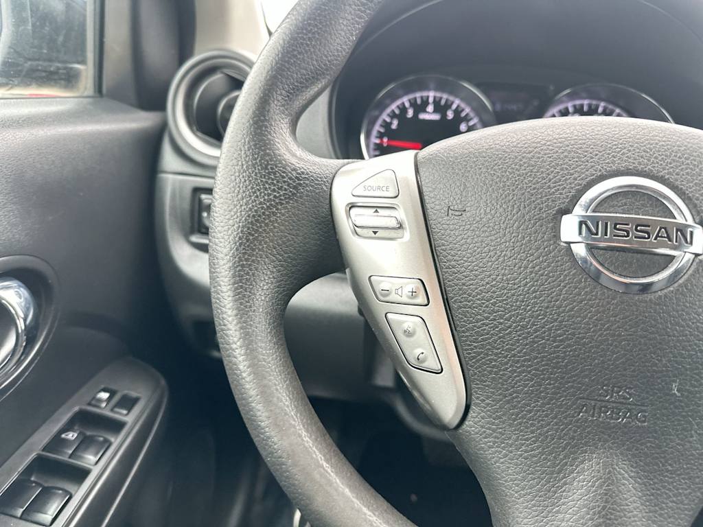 2019 Nissan Versa SV 34