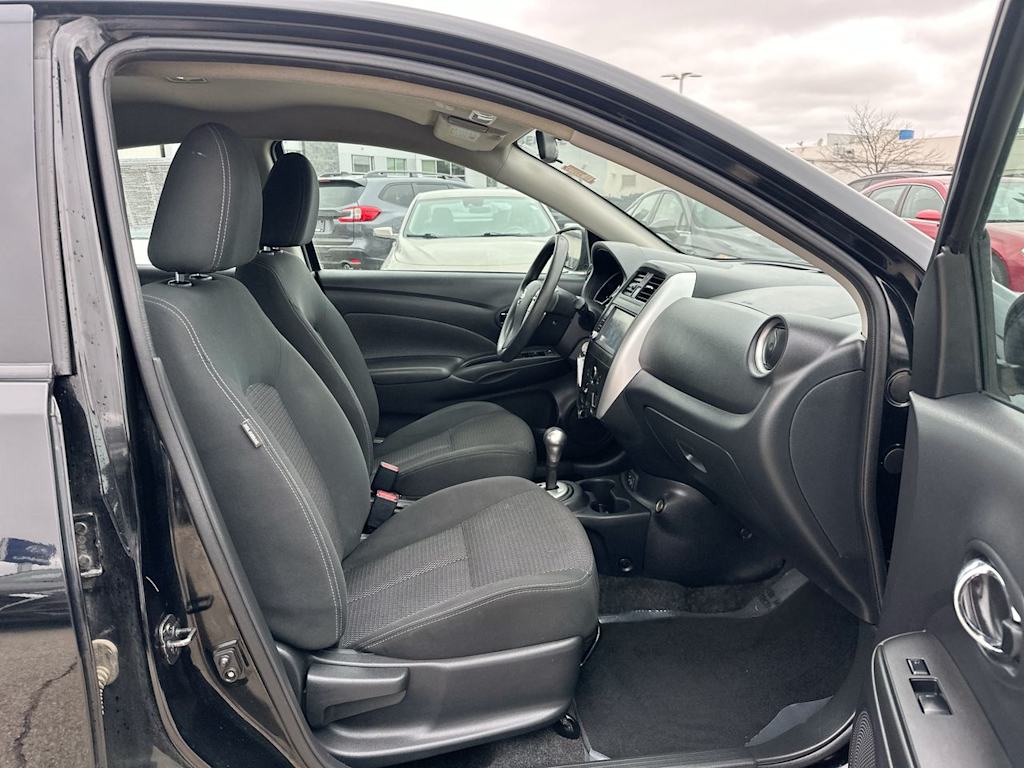 2019 Nissan Versa SV 10