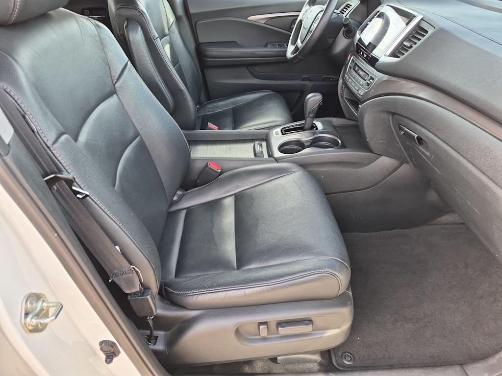 Thumbnail: 2017 Honda Pilot - 11