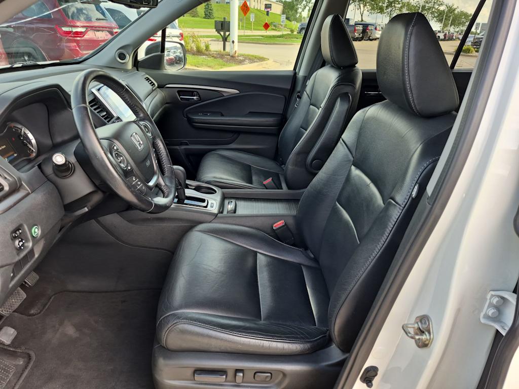 Thumbnail: 2017 Honda Pilot - 10